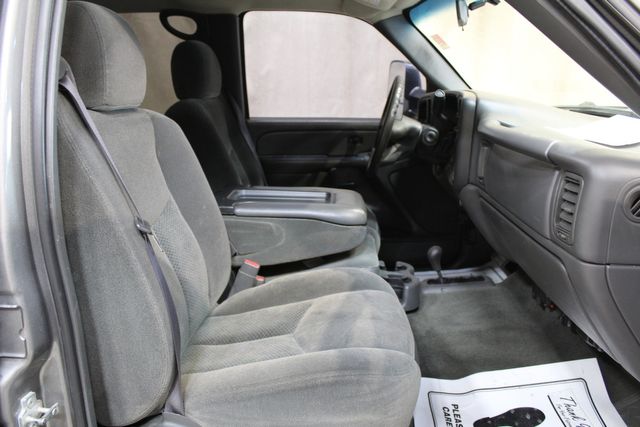 2006 Chevrolet Silverado 2500HD Diesel 4x4 Work Truck | Roscoe, IL | Autoland Outlets 2006 Chevrolet Silverado 2500HD Diesel 4x4 Work Truck | Roscoe, IL | Autoland Outlets