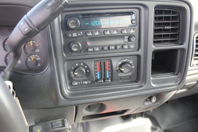 2006 Chevrolet Silverado 2500HD 4x4 Work Truck | Roscoe, IL | Autoland Outlets 2006 Chevrolet Silverado 2500HD 4x4 Work Truck | Roscoe, IL | Autoland Outlets