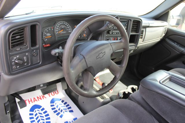 2006 Chevrolet Silverado 2500HD 4x4 Work Truck | Roscoe, IL | Autoland Outlets 2006 Chevrolet Silverado 2500HD 4x4 Work Truck | Roscoe, IL | Autoland Outlets