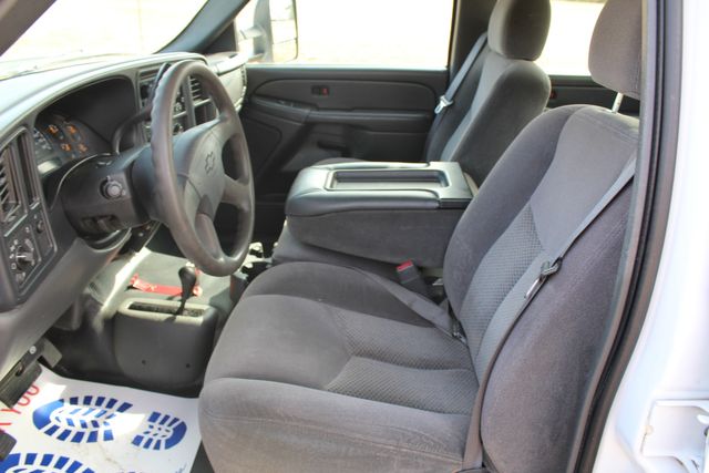 2006 Chevrolet Silverado 2500HD 4x4 Work Truck | Roscoe, IL | Autoland Outlets 2006 Chevrolet Silverado 2500HD 4x4 Work Truck | Roscoe, IL | Autoland Outlets