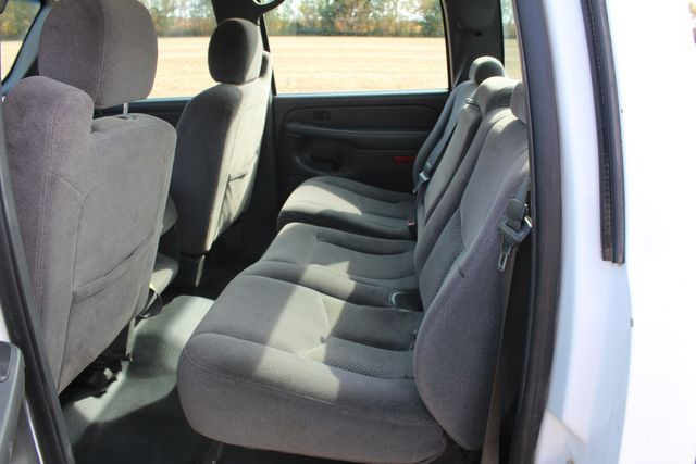 2006 Chevrolet Silverado 2500HD 4x4 Work Truck | Roscoe, IL | Autoland Outlets 2006 Chevrolet Silverado 2500HD 4x4 Work Truck | Roscoe, IL | Autoland Outlets