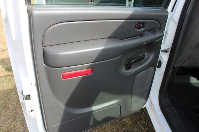 2006 Chevrolet Silverado 2500HD 4x4 Work Truck | Roscoe, IL | Autoland Outlets 2006 Chevrolet Silverado 2500HD 4x4 Work Truck | Roscoe, IL | Autoland Outlets