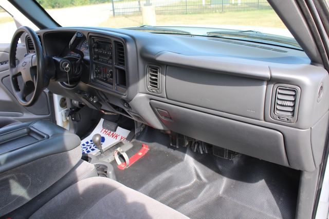 2006 Chevrolet Silverado 2500HD 4x4 Work Truck | Roscoe, IL | Autoland Outlets 2006 Chevrolet Silverado 2500HD 4x4 Work Truck | Roscoe, IL | Autoland Outlets