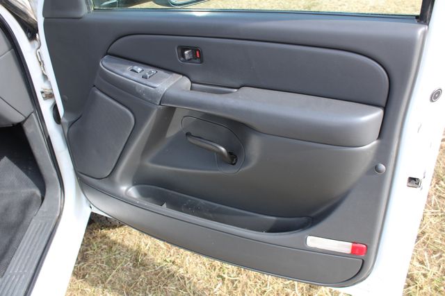 2006 Chevrolet Silverado 2500HD 4x4 Work Truck | Roscoe, IL | Autoland Outlets 2006 Chevrolet Silverado 2500HD 4x4 Work Truck | Roscoe, IL | Autoland Outlets