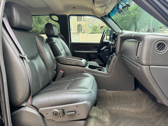 2006 Chevrolet Silverado 3500 LT3 4dr Crew Cab 4WD LB DRW | Houston, TX | Houston Auto Credit 2006 Chevrolet Silverado 3500 LT3 4dr Crew Cab 4WD LB DRW | Houston, TX | Houston Auto Credit