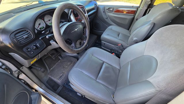 2006 Chrysler Town and Country WHEELCHAIR BRAUN ADA | Santa Clarita, CA | Starfire Auto Inc