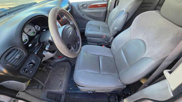 2006 Chrysler Town and Country WHEELCHAIR BRAUN ADA | Santa Clarita, CA | Starfire Auto Inc 2006 Chrysler Town and Country WHEELCHAIR BRAUN ADA | Santa Clarita, CA | Starfire Auto Inc