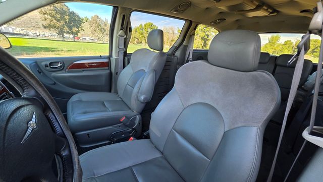 2006 Chrysler Town and Country WHEELCHAIR BRAUN ADA | Santa Clarita, CA | Starfire Auto Inc