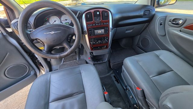 2006 Chrysler Town and Country WHEELCHAIR BRAUN ADA | Santa Clarita, CA | Starfire Auto Inc 2006 Chrysler Town and Country WHEELCHAIR BRAUN ADA | Santa Clarita, CA | Starfire Auto Inc