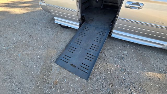 2006 Chrysler Town and Country WHEELCHAIR BRAUN ADA | Santa Clarita, CA | Starfire Auto Inc 2006 Chrysler Town and Country WHEELCHAIR BRAUN ADA | Santa Clarita, CA | Starfire Auto Inc