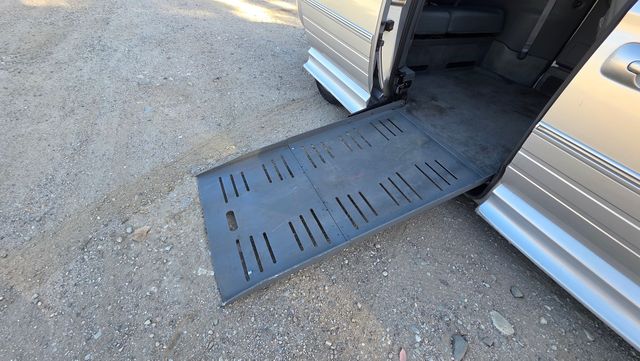 2006 Chrysler Town and Country WHEELCHAIR BRAUN ADA | Santa Clarita, CA | Starfire Auto Inc