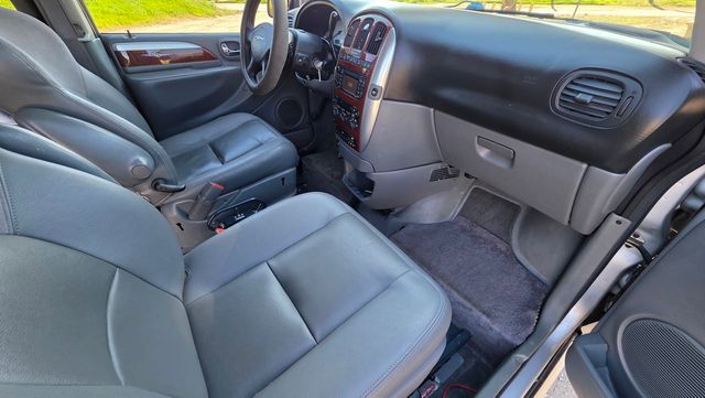 2006 Chrysler Town and Country WHEELCHAIR BRAUN ADA | Santa Clarita, CA | Starfire Auto Inc