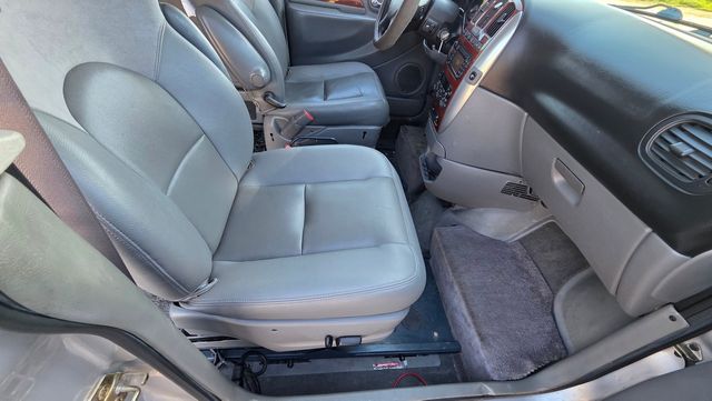 2006 Chrysler Town and Country WHEELCHAIR BRAUN ADA | Santa Clarita, CA | Starfire Auto Inc