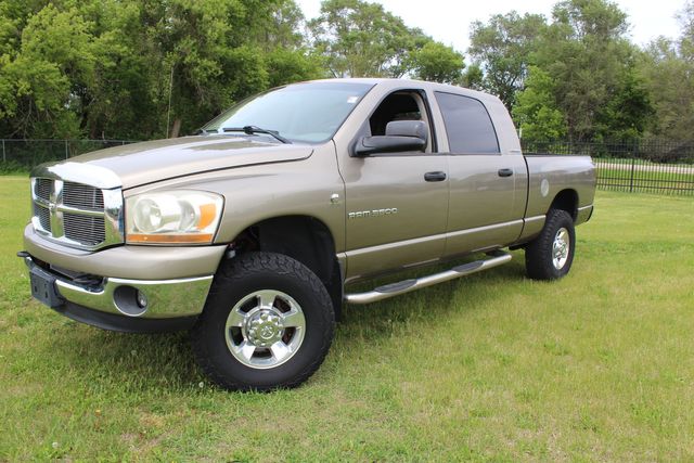 2006 Dodge Ram 3500 Diesel manual SLT Mega Cab | Roscoe, IL | Autoland Outlets