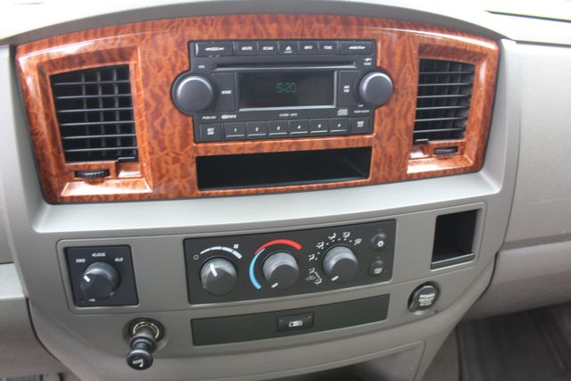 2006 Dodge Ram 3500 Diesel manual SLT Mega Cab | Roscoe, IL | Autoland Outlets