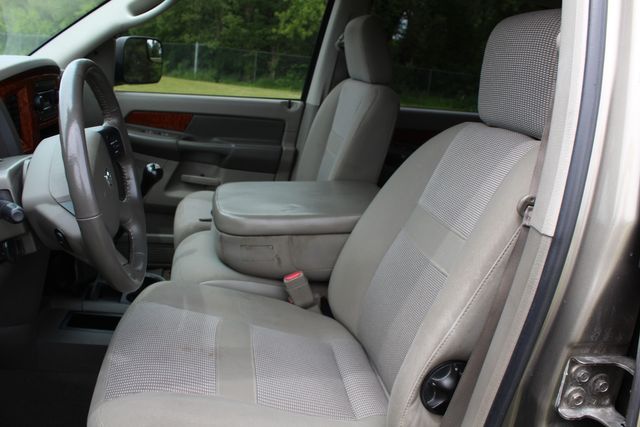 2006 Dodge Ram 3500 Diesel manual SLT Mega Cab | Roscoe, IL | Autoland Outlets