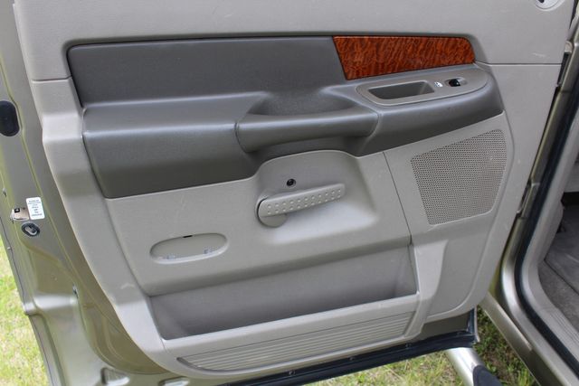 2006 Dodge Ram 3500 Diesel manual SLT Mega Cab | Roscoe, IL | Autoland Outlets