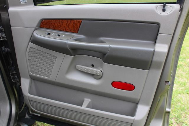 2006 Dodge Ram 3500 Diesel manual SLT Mega Cab | Roscoe, IL | Autoland Outlets