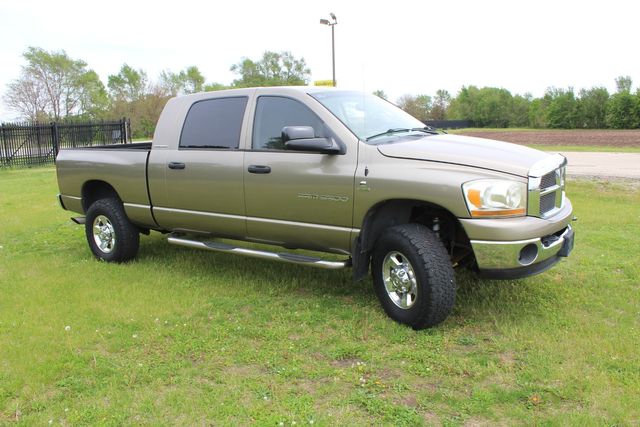 2006 Dodge Ram 3500 Diesel manual SLT Mega Cab | Roscoe, IL | Autoland Outlets