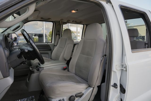 2006 Ford F-250 Super Duty XLT CREW CAB FX4 / 4X4 DIESEL 6.0L / REGULAR MAINT | Austin, TX | Rocky Mountain Truck Stop Austin