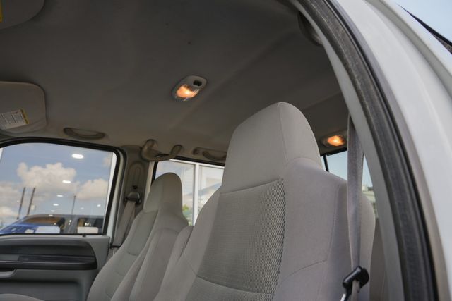 2006 Ford F-250 Super Duty XLT CREW CAB FX4 / 4X4 DIESEL 6.0L / REGULAR MAINT | Austin, TX | Rocky Mountain Truck Stop Austin