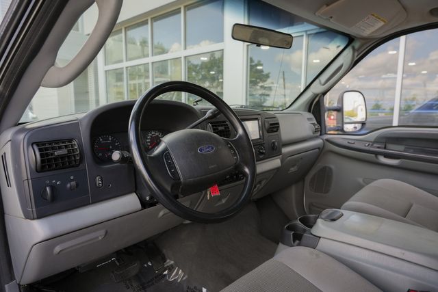 2006 Ford F-250 Super Duty XLT CREW CAB FX4 / 4X4 DIESEL 6.0L / REGULAR MAINT | Austin, TX | Rocky Mountain Truck Stop Austin