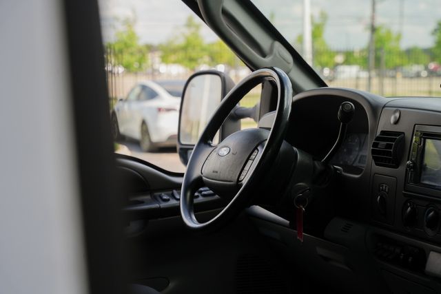 2006 Ford F-250 Super Duty XLT CREW CAB FX4 / 4X4 DIESEL 6.0L / REGULAR MAINT | Austin, TX | Rocky Mountain Truck Stop Austin