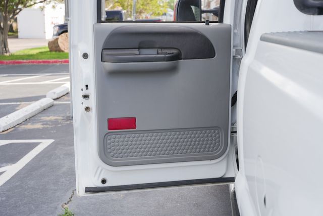 2006 Ford F-250 Super Duty XLT CREW CAB FX4 / 4X4 DIESEL 6.0L / REGULAR MAINT | Austin, TX | Rocky Mountain Truck Stop Austin