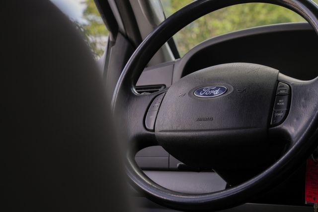 2006 Ford F-250 Super Duty XLT CREW CAB FX4 / 4X4 DIESEL 6.0L / REGULAR MAINT | Austin, TX | Rocky Mountain Truck Stop Austin