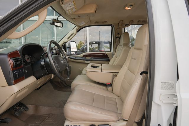 2006 Ford F-350 Super Duty Lariat FX4 SRW SHORT BED / CLEAN FOR AGE AND MILES | Austin, TX | Rocky Mountain Truck Stop Austin 2006 Ford F-350 Super Duty Lariat FX4 SRW SHORT BED / CLEAN FOR AGE AND MILES | Austin, TX | Rocky Mountain Truck Stop Austin