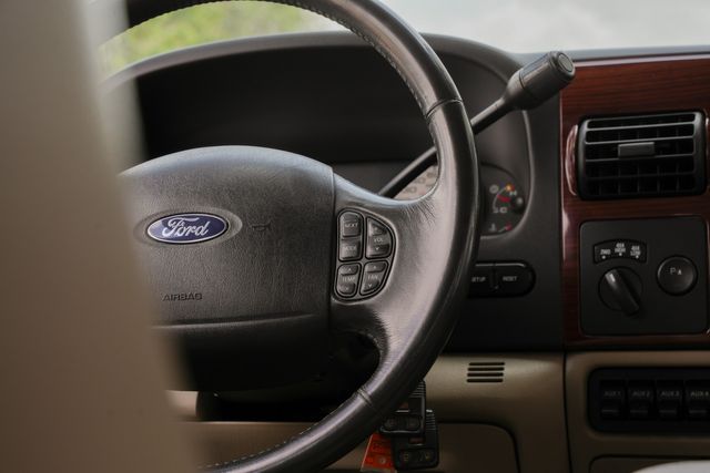 2006 Ford F-350 Super Duty Lariat FX4 SRW SHORT BED / CLEAN FOR AGE AND MILES | Austin, TX | Rocky Mountain Truck Stop Austin