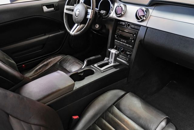 2006 Ford Mustang GT Deluxe 2006 Ford Mustang GT Deluxe