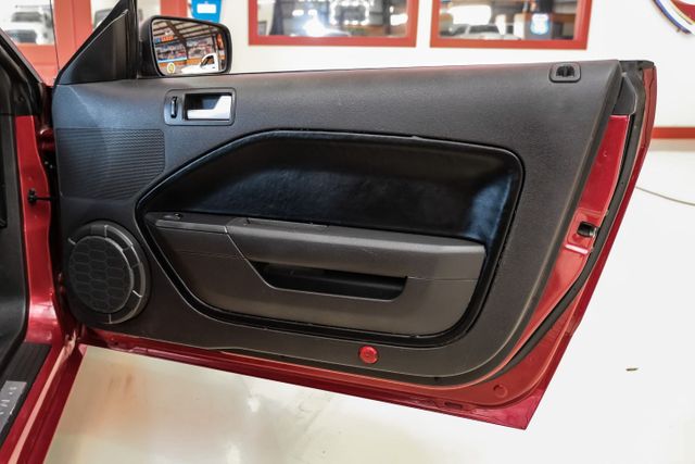 2006 Ford Mustang GT Deluxe | Addison, TX | Mr Car Guys 2006 Ford Mustang GT Deluxe | Addison, TX | Mr Car Guys