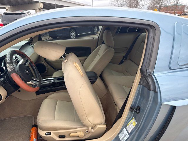 2006 Ford Mustang V6 Deluxe