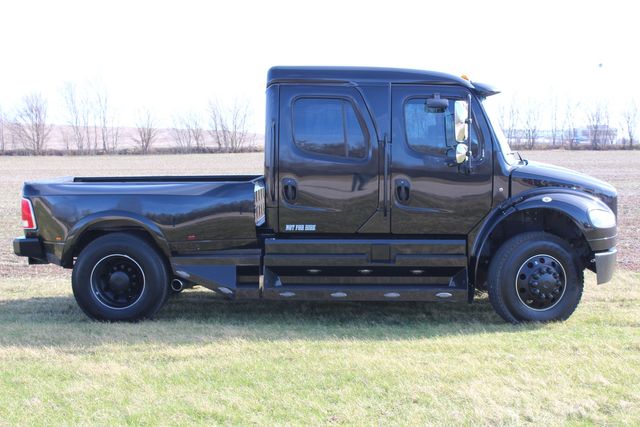 2006 Freightliner M2 106 | Roscoe, IL | Autoland Outlets 2006 Freightliner M2 106 | Roscoe, IL | Autoland Outlets
