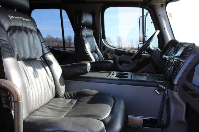 2006 Freightliner M2 106 | Roscoe, IL | Autoland Outlets 2006 Freightliner M2 106 | Roscoe, IL | Autoland Outlets