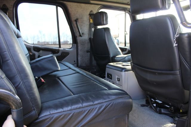 2006 Freightliner M2 106 | Roscoe, IL | Autoland Outlets 2006 Freightliner M2 106 | Roscoe, IL | Autoland Outlets