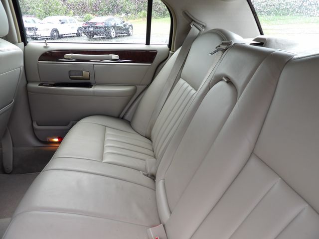 2006 Lincoln Town Car Signature | Dalton, GA | Paniagua Auto Mall 2006 Lincoln Town Car Signature | Dalton, GA | Paniagua Auto Mall