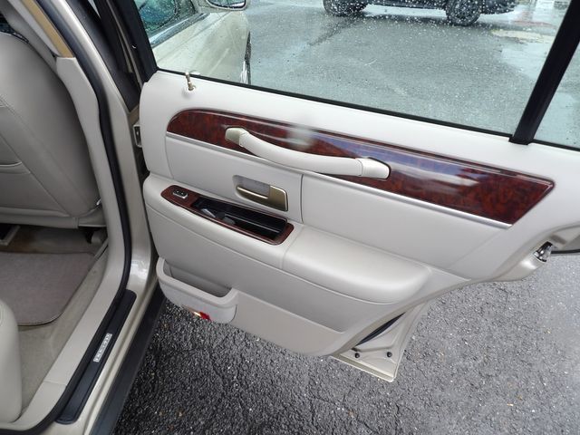 2006 Lincoln Town Car Signature | Dalton, GA | Paniagua Auto Mall 2006 Lincoln Town Car Signature | Dalton, GA | Paniagua Auto Mall