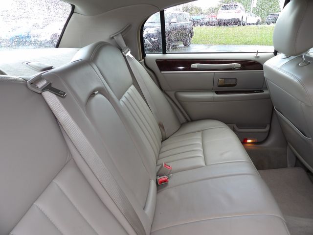 2006 Lincoln Town Car Signature | Dalton, GA | Paniagua Auto Mall 2006 Lincoln Town Car Signature | Dalton, GA | Paniagua Auto Mall