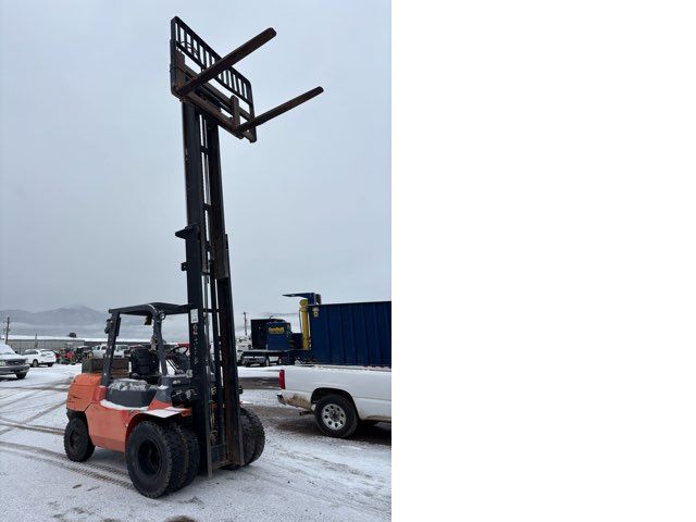 2006 Toyota Diesel Forklift (7FDU45)