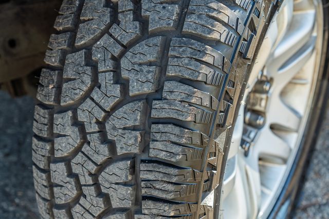 2006 Toyota Tundra SR5 4WD / CLEAN FOR AGE/MILES / CLEAN CARFAX | Austin, TX | Rocky Mountain Truck Stop Austin