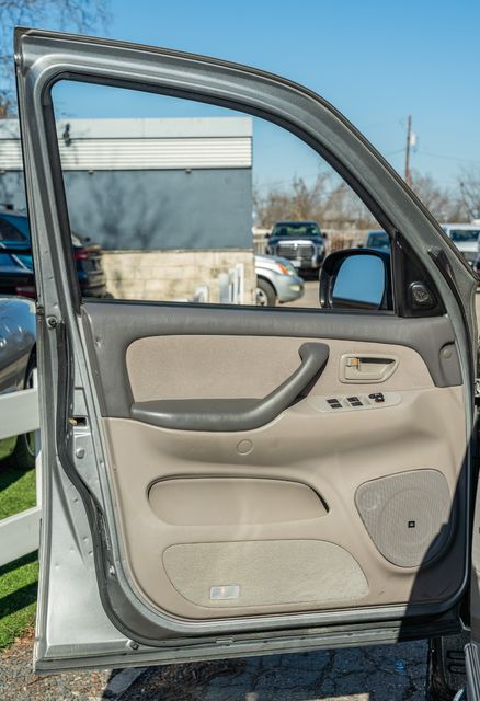 2006 Toyota Tundra SR5 4WD / CLEAN FOR AGE/MILES / CLEAN CARFAX | Austin, TX | Rocky Mountain Truck Stop Austin