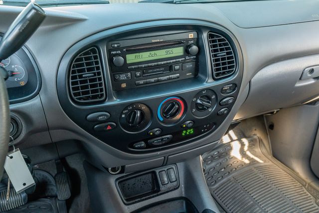 2006 Toyota Tundra SR5 4WD / CLEAN FOR AGE/MILES / CLEAN CARFAX | Austin, TX | Rocky Mountain Truck Stop Austin