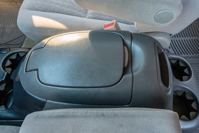 2006 Toyota Tundra SR5 4WD / CLEAN FOR AGE/MILES / CLEAN CARFAX | Austin, TX | Rocky Mountain Truck Stop Austin