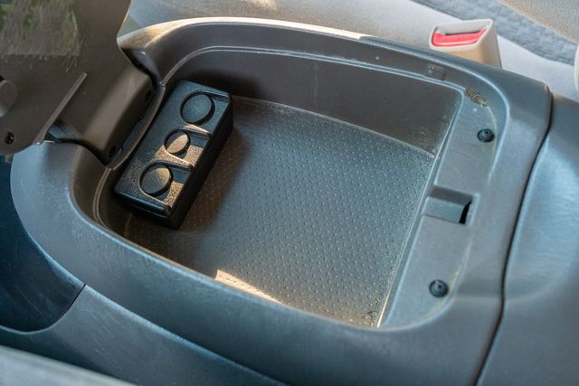 2006 Toyota Tundra SR5 4WD / CLEAN FOR AGE/MILES / CLEAN CARFAX | Austin, TX | Rocky Mountain Truck Stop Austin