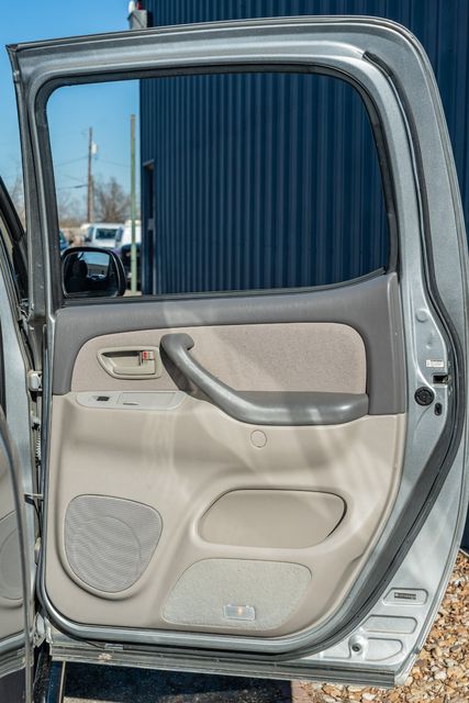 2006 Toyota Tundra SR5 4WD / CLEAN FOR AGE/MILES / CLEAN CARFAX | Austin, TX | Rocky Mountain Truck Stop Austin