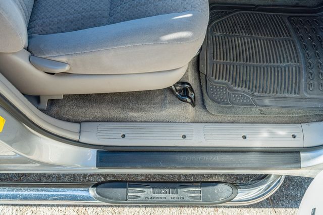 2006 Toyota Tundra SR5 4WD / CLEAN FOR AGE/MILES / CLEAN CARFAX | Austin, TX | Rocky Mountain Truck Stop Austin