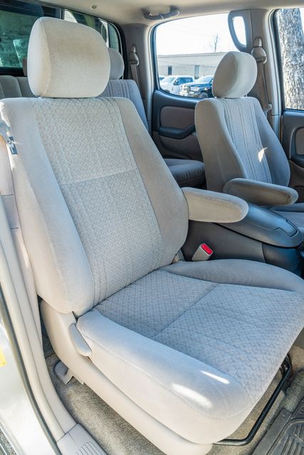 2006 Toyota Tundra SR5 4WD / CLEAN FOR AGE/MILES / CLEAN CARFAX | Austin, TX | Rocky Mountain Truck Stop Austin