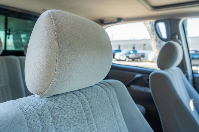 2006 Toyota Tundra SR5 4WD / CLEAN FOR AGE/MILES / CLEAN CARFAX | Austin, TX | Rocky Mountain Truck Stop Austin